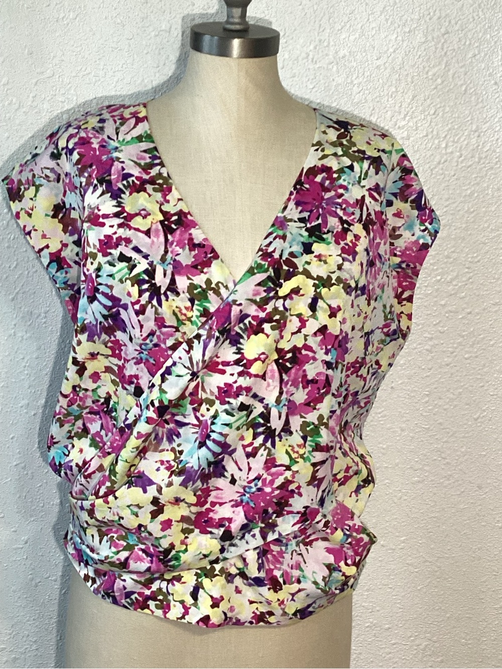 Cabi women’s Floral Wrap-Front Women's Top in Purple and White size medium